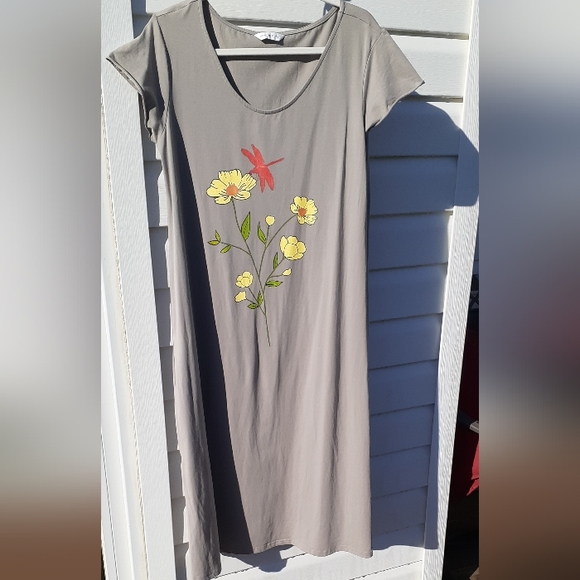 Whimsical Sz M, Dragonfly and Daffodils Taupe short sleeve midi dress - Picture 3 of 8